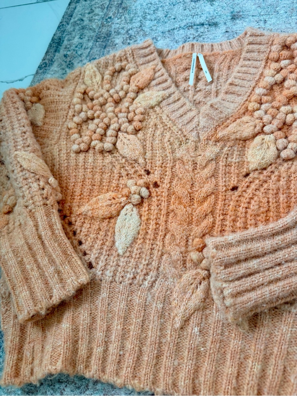 ANTHROPOLOGY HTF Peach Knit V-Neck Sweater with Floral Texture XXS - Picture 2 of 4